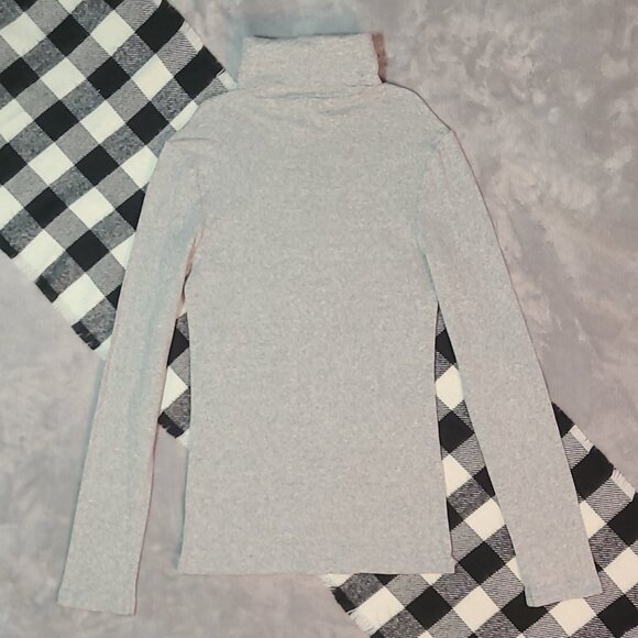 🌸S Gray Women's Turtleneck Sweater🌸 - Picture 2 of 3